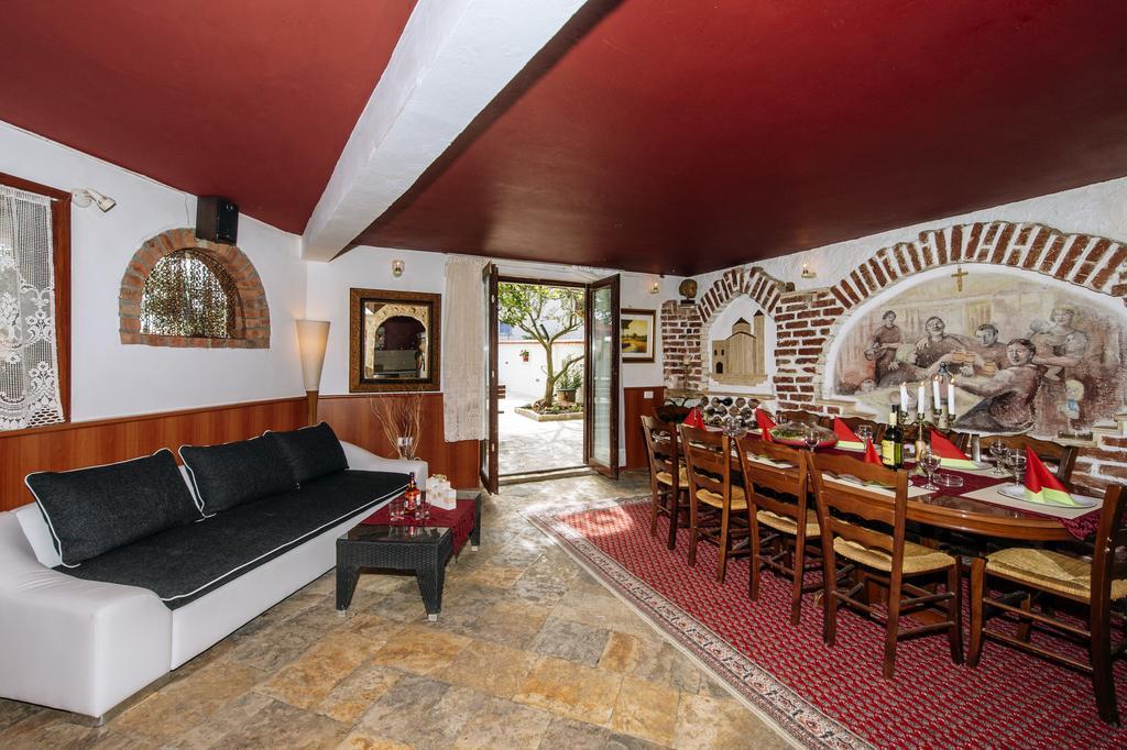 Holiday home Olive House